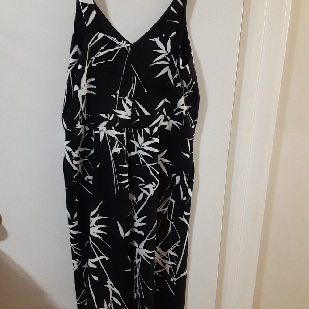 Banana Republic Black and White Wide Leg Jumper. Size 12